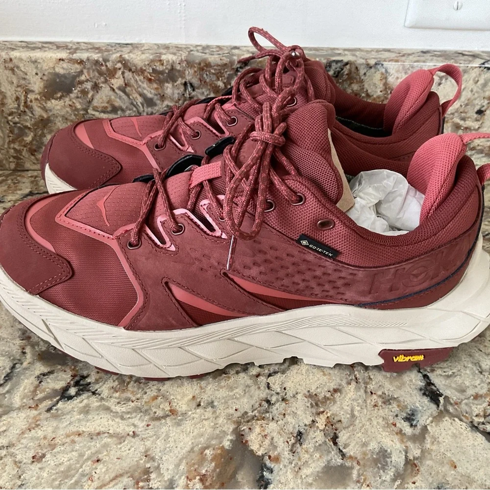 Hoka hiking shoe women 9 gortex